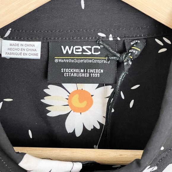 NEW Wesc Oden Daisy AOP All Over Button Down Camp Shirt Men’s size XL - Picture 9 of 10